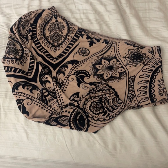 3 for 12  Mesh crop top - Picture 5 of 5